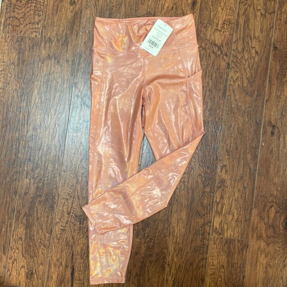 FABLETICS- High-Waisted Iridescent Pocket Leggings - Luxe 7/8 Medium